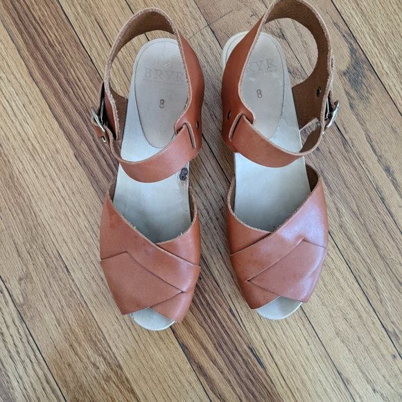 Bryr Clogs - Emma Cross Toe (Medium Heel) - Picture 2 of 5